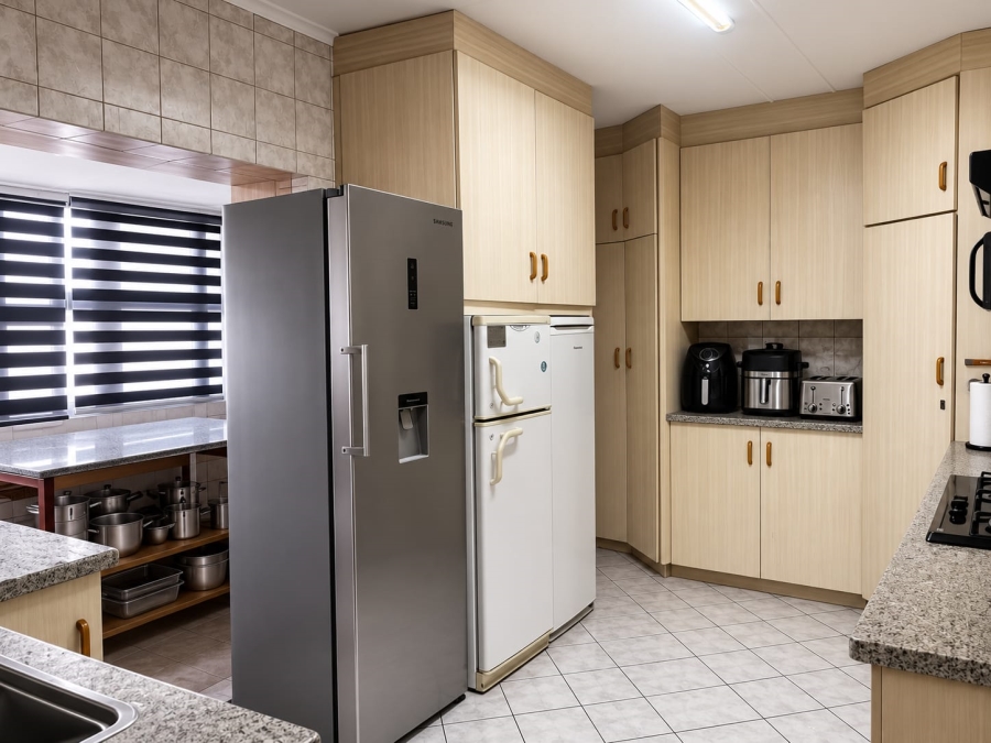 5 Bedroom Property for Sale in Stilbaai Wes Western Cape
